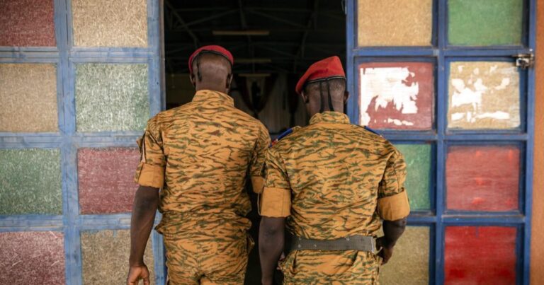 Burkina Faso toma medidas para combatir los abusos de las fuerzas armadas