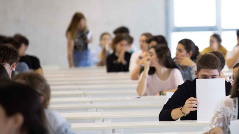Estudiantes en un aula de la Universidad de Sevilla.